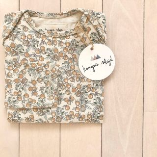 キャラメルベビー&チャイルド(Caramel baby&child )の新品✦1点のみ Konges Sloejd ORANGERY柄ロンパース 12M(ロンパース)