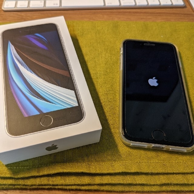 iPhoneSE2(第2世代)ホワイト 64GB SIMロック解除済み - スマートフォン本体