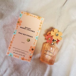 マークジェイコブス(MARC JACOBS)のmarc jacobs 香水 DAISY EAU SO FRESH 75ml(香水(女性用))