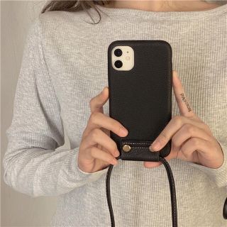 アイフォーン(iPhone)の新品instagramで人気 フェイクレザー iPhoneケース ストラップ付き(iPhoneケース)