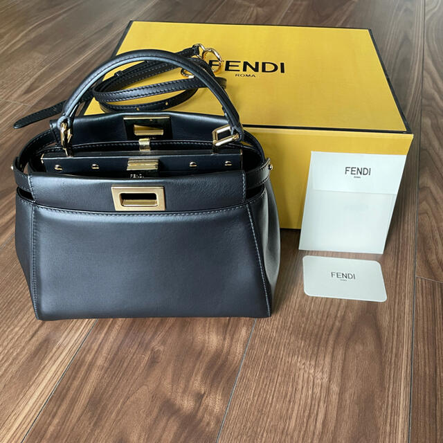 fendi  ミニピーカブー　ミニ　ブラック　ナッパレザーレディース