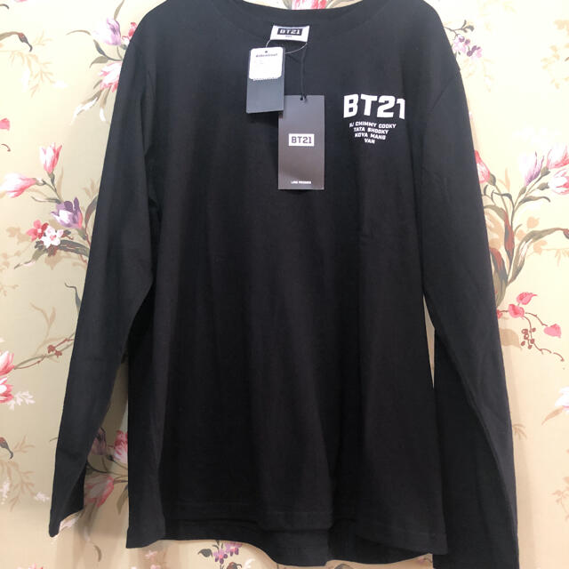 防弾少年団(BTS)(ボウダンショウネンダン)の新品　イオン　BTS  Tシャツ　黒　BT21 カットソー　 LL レディースのトップス(Tシャツ(長袖/七分))の商品写真