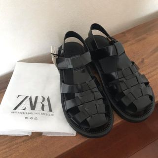 ザラ(ZARA)の新品未使用　タグ付き　ZARA大人気フラットゲージサンダル(サンダル)