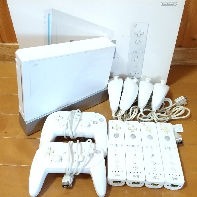 最終値引 Wii 本体 セット① リモコン ヌンチャク4個 コントローラ2個