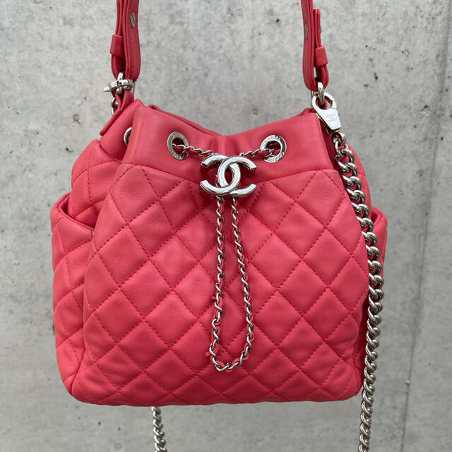 CHANEL(シャネル)のシャネル　マトラッセ　巾着　チェーンショルダー　ラムスキン　2way レディースのバッグ(ショルダーバッグ)の商品写真