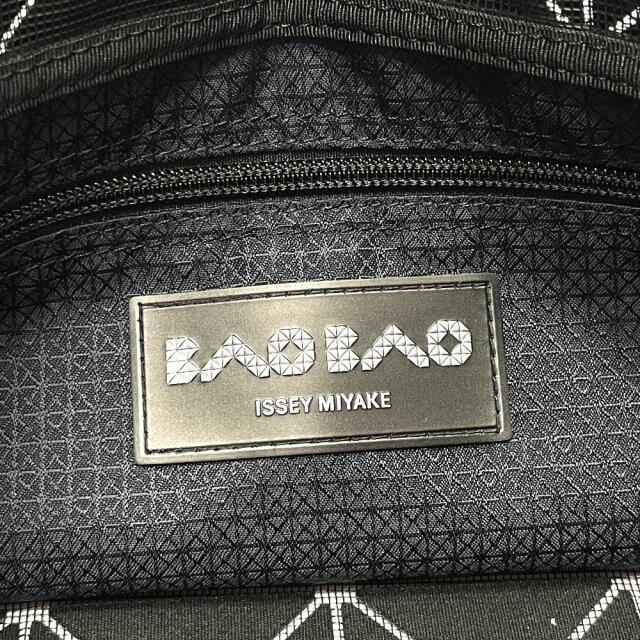 ISSEY MIYAKE(イッセイミヤケ)のイッセイミヤケ 三角ピース BAOBAO バオバオ トートバッグ  ブラック レディースのバッグ(トートバッグ)の商品写真