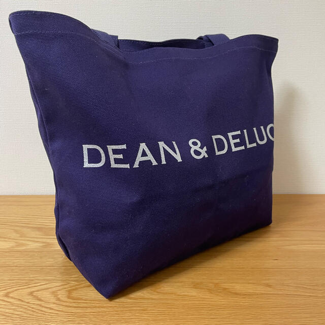 DEAN & DELUCA(ディーンアンドデルーカ)のDEAN & DELUCA チャリティートート2019 パープル Lサイズ レディースのバッグ(トートバッグ)の商品写真