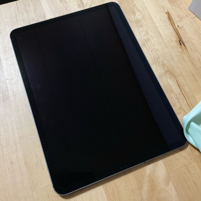 iPad(アイパッド)のipad pro 11 2020 第2世代128gb+cellular  スマホ/家電/カメラのPC/タブレット(タブレット)の商品写真