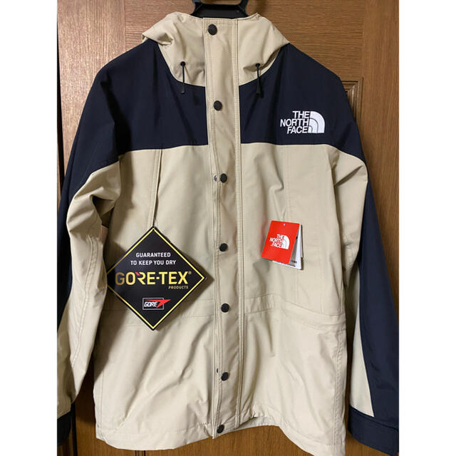 THE NORTH FACE(ザノースフェイス)の希少Sサイズ マウンテンライトジャケット ツイルベージュ メンズのジャケット/アウター(マウンテンパーカー)の商品写真