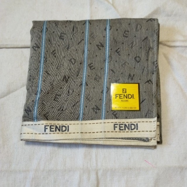 FENDI(フェンディ)のフェンディ　ハンカチ　新品未使用品 メンズのファッション小物(ハンカチ/ポケットチーフ)の商品写真