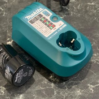 マキタ(Makita)のmakita/充電器 10.8V バッテリ セット(バッテリー/充電器)