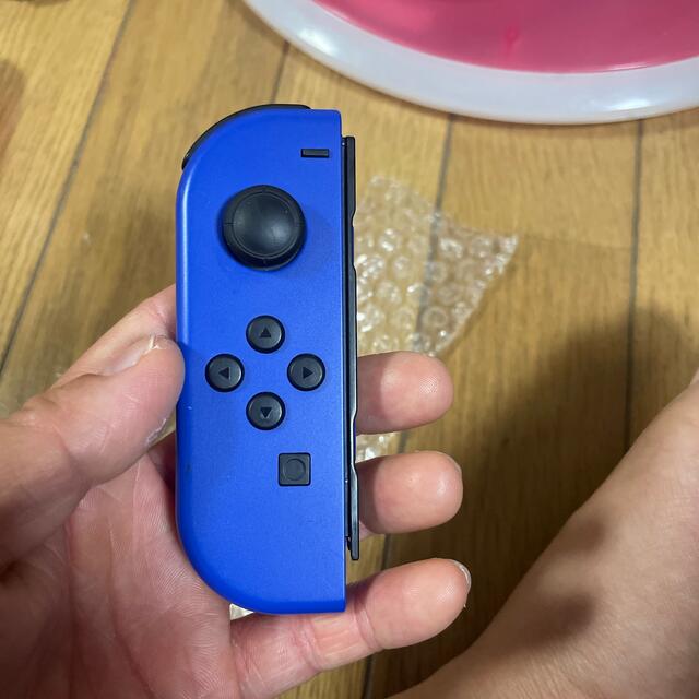 Nintendo Switch(ニンテンドースイッチ)の左　Joy-Con ジャンク品　青 エンタメ/ホビーのゲームソフト/ゲーム機本体(その他)の商品写真