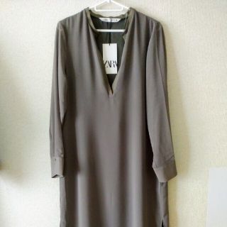 ザラ(ZARA)の新品ZARAワンピース　カーキ(ロングワンピース/マキシワンピース)