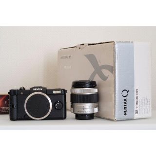 リコー(RICOH)のPENTAX Q （黒）+ NO2 STANDARD ZOOM・美品(ミラーレス一眼)