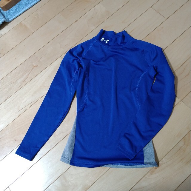 UNDER ARMOUR(アンダーアーマー)のUNDER ARMOUR　長袖　青色 キッズ/ベビー/マタニティのキッズ服男の子用(90cm~)(Tシャツ/カットソー)の商品写真