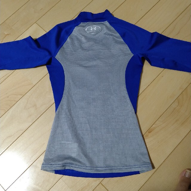 UNDER ARMOUR(アンダーアーマー)のUNDER ARMOUR　長袖　青色 キッズ/ベビー/マタニティのキッズ服男の子用(90cm~)(Tシャツ/カットソー)の商品写真