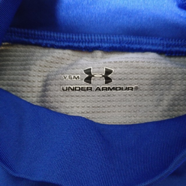 UNDER ARMOUR(アンダーアーマー)のUNDER ARMOUR　長袖　青色 キッズ/ベビー/マタニティのキッズ服男の子用(90cm~)(Tシャツ/カットソー)の商品写真