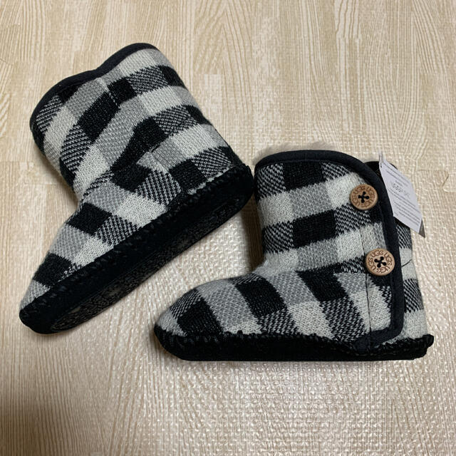 UGG(アグ)の新品　アグ　ブーツ　12.5cm キッズ/ベビー/マタニティのベビー靴/シューズ(~14cm)(ブーツ)の商品写真