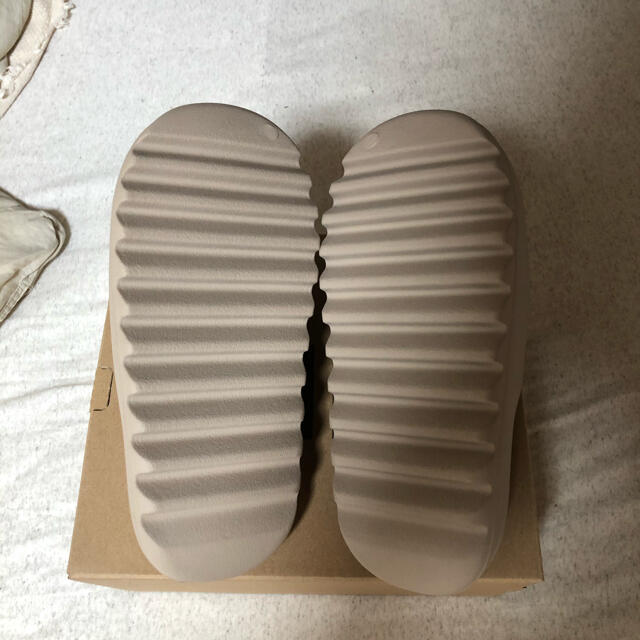 adidas(アディダス)の新品・未使用✨✨adidas Yeezy Slide "Pure" 26.5cm メンズの靴/シューズ(サンダル)の商品写真