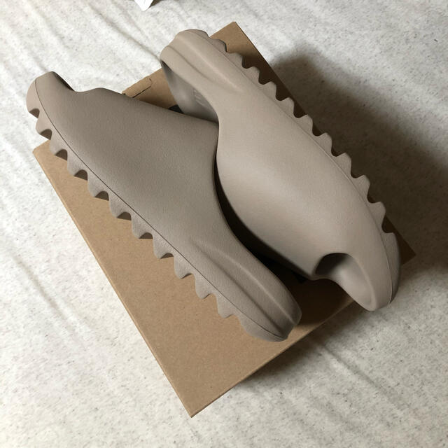 adidas(アディダス)の新品・未使用✨✨adidas Yeezy Slide "Pure" 26.5cm メンズの靴/シューズ(サンダル)の商品写真