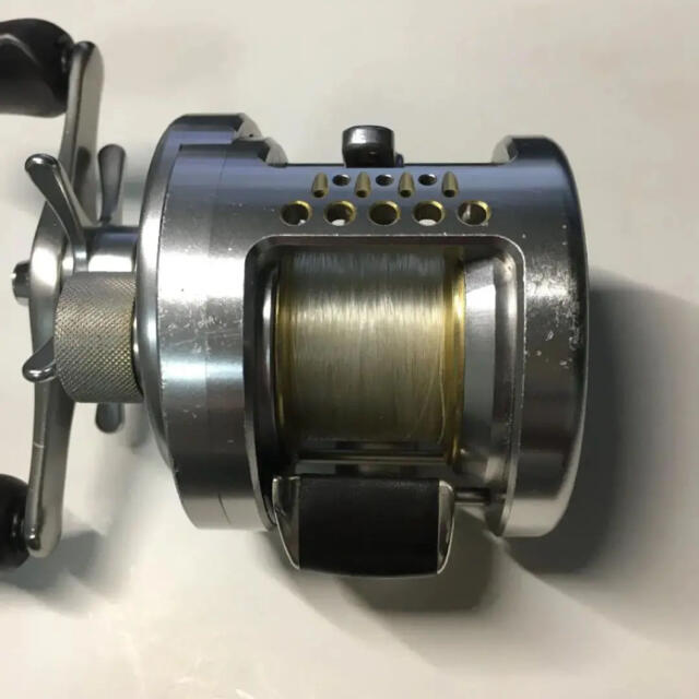 SHIMANO(シマノ)のシマノ 03カルカッタコンクエスト201DC スポーツ/アウトドアのフィッシング(リール)の商品写真