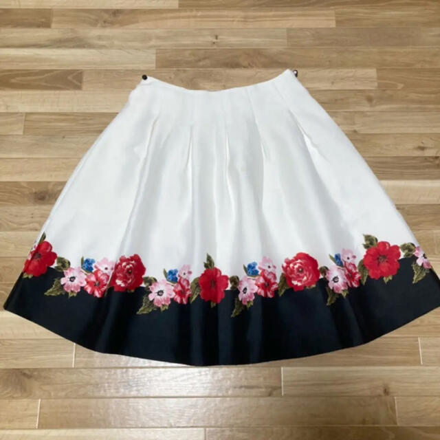 M'S GRACY(エムズグレイシー)のエムズグレイシー✨花柄スカート レディースのスカート(ひざ丈スカート)の商品写真