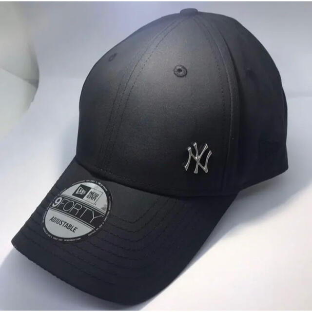 NEW ERA(ニューエラー)のニューエラ キャップ NY ヤンキース 黒 ワンポイント メタル ロゴ ブラック メンズの帽子(キャップ)の商品写真