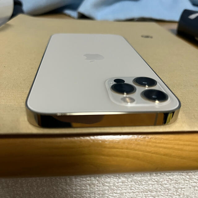 Apple(アップル)のiPhone 12 pro Gold 256GB SIMフリー ゴールド スマホ/家電/カメラのスマートフォン/携帯電話(スマートフォン本体)の商品写真