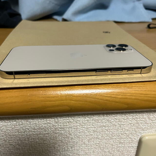 Apple(アップル)のiPhone 12 pro Gold 256GB SIMフリー ゴールド スマホ/家電/カメラのスマートフォン/携帯電話(スマートフォン本体)の商品写真