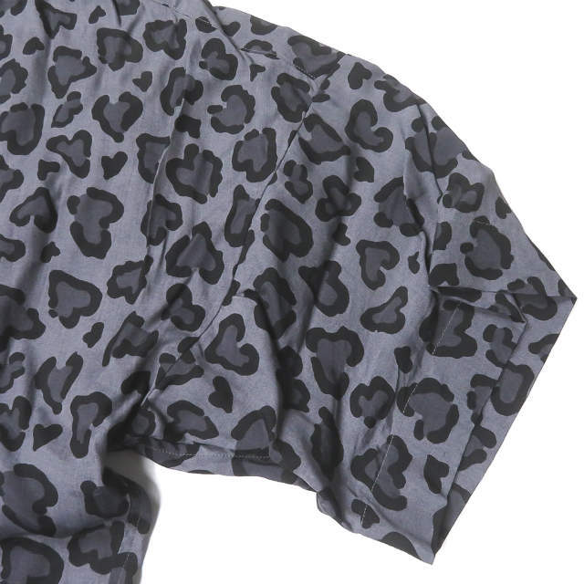 CHAHCHAH x ROYAL FLASH チャーチャー ロイヤルフラッシュ 21SS 別注 日本製 HEART LEOPARD CHILL SHIRTS ハートレオパード チルシャツ CC21SS-SH02-RF L グレー オープンカラー 開襟 アロハ トップス【中古】【CHAHCHAH × ROYAL FLASH】 メンズのトップス(シャツ)の商品写真