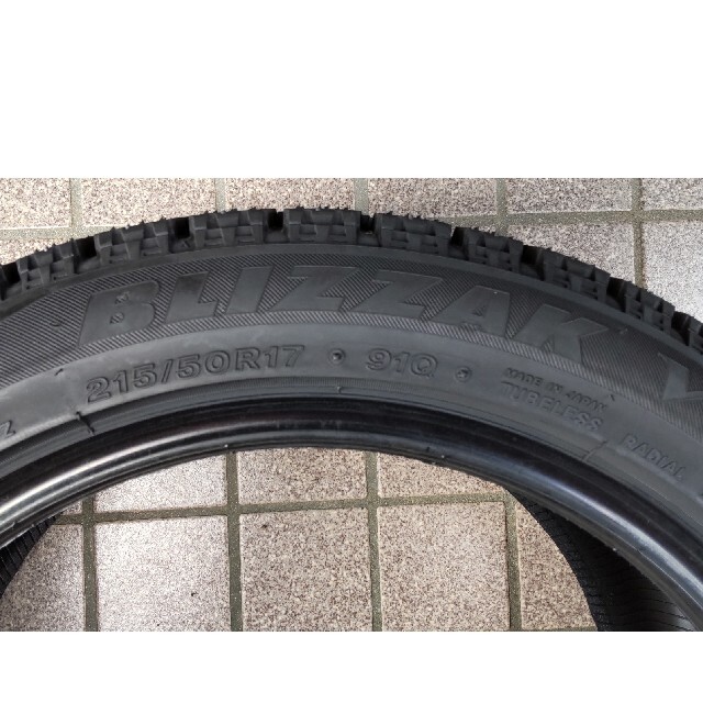 BRIDGESTONE(ブリヂストン)のBLIZZAK VRX 215/50R17 91Q 4本セット【2020年製】 自動車/バイクの自動車(タイヤ)の商品写真