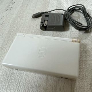 ニンテンドウ(任天堂)の任天堂 ニンテンドーDS Lite ホワイト 本体 (携帯用ゲーム機本体)