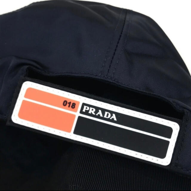 PRADA(プラダ)のPRADA CAP プラダ キャップ ネオンカラー ラバーロゴ メンズの帽子(キャップ)の商品写真