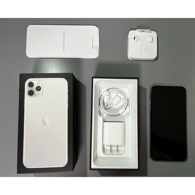 iPhone(アイフォーン)のiPhone 11 Pro Max シルバー 白 256GB SIMフリー 本体 スマホ/家電/カメラのスマートフォン/携帯電話(スマートフォン本体)の商品写真