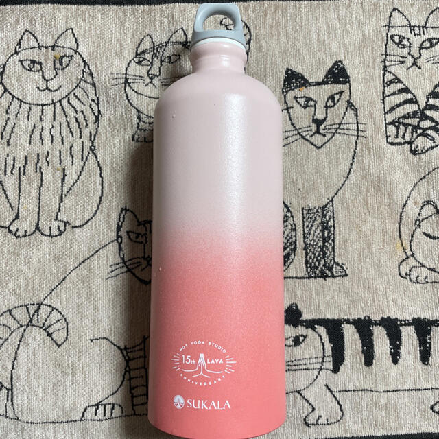 SIGG(シグ)のラバ　SUKALA×SIGG オリジナルボトル  15周年 スポーツ/アウトドアのトレーニング/エクササイズ(ヨガ)の商品写真