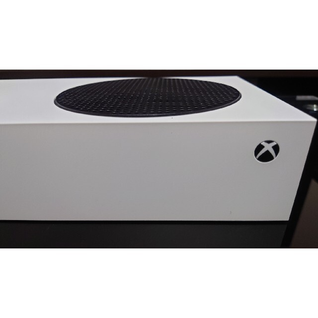 Xbox(エックスボックス)のXbox Series S 本体 中古 美品 エンタメ/ホビーのゲームソフト/ゲーム機本体(家庭用ゲーム機本体)の商品写真