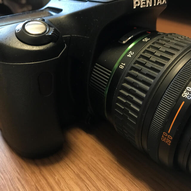 PENTAX(ペンタックス)のPENTAX ist DS 18-55mm レンズキット【美品】 スマホ/家電/カメラのカメラ(デジタル一眼)の商品写真