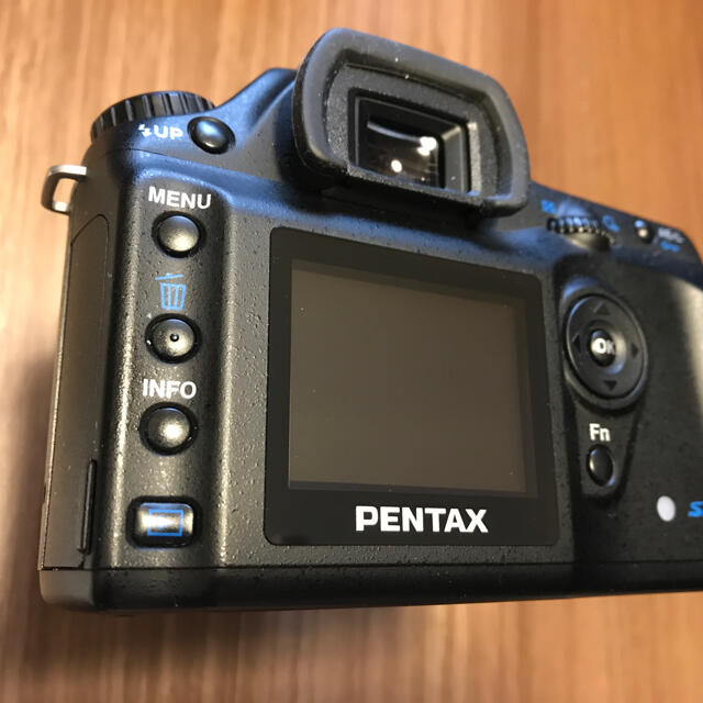 PENTAX(ペンタックス)のPENTAX ist DS 18-55mm レンズキット【美品】 スマホ/家電/カメラのカメラ(デジタル一眼)の商品写真