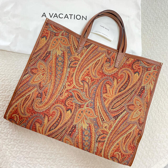 TOMORROWLAND(トゥモローランド)のaki様専用　A VACATION TANK PAISLEY オレンジ レディースのバッグ(ハンドバッグ)の商品写真