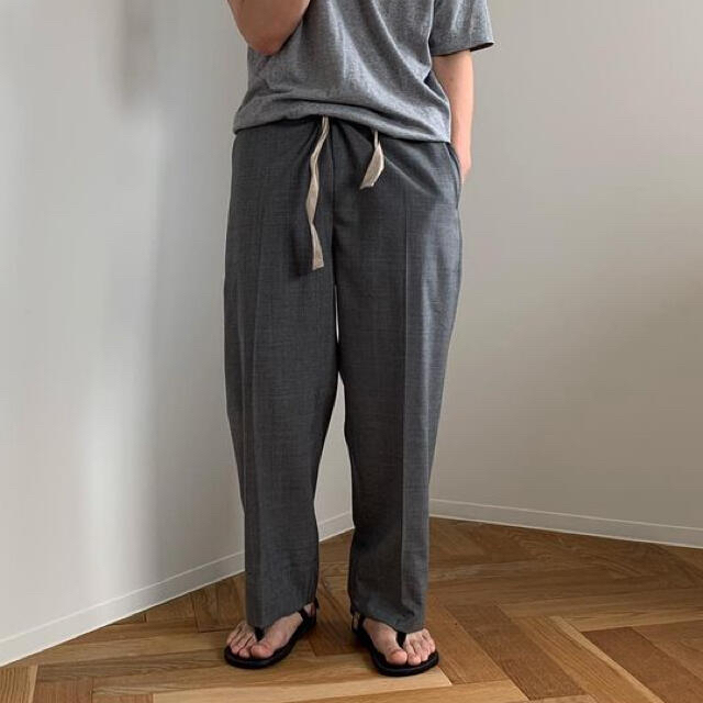 COMOLI(コモリ)のHERILL WOOL TROPICAL EASY PANTS メンズのパンツ(スラックス)の商品写真