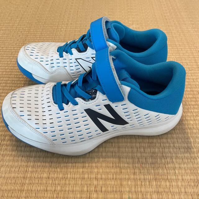 New Balance(ニューバランス)のテニスシューズ　ニューバランス　22cm スポーツ/アウトドアのテニス(シューズ)の商品写真