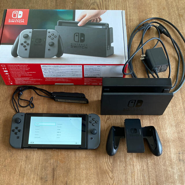 Nintendo Switch(ニンテンドースイッチ)の任天堂 スイッチ Nintendo Switch グレー 本体   エンタメ/ホビーのゲームソフト/ゲーム機本体(家庭用ゲーム機本体)の商品写真