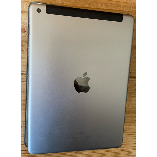 Apple(アップル)のiPad Wi-Fi+ Cellular 32GB simフリー　第6世代 スマホ/家電/カメラのPC/タブレット(タブレット)の商品写真