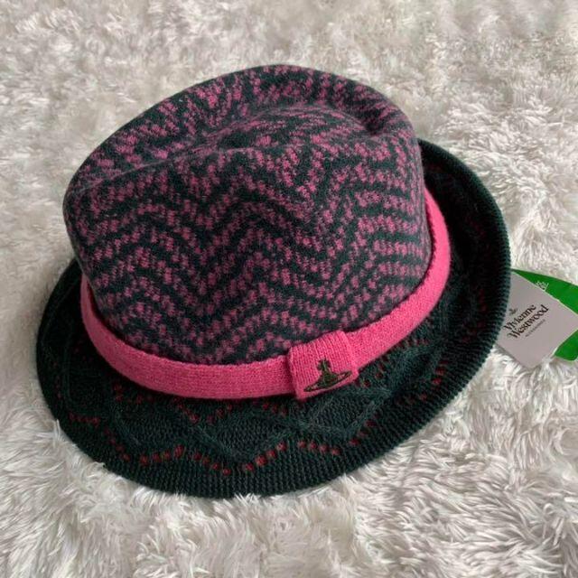 Vivienne Westwood(ヴィヴィアンウエストウッド)の【新品タグ付き】ヴィヴィアンウエストウッド　中折れ帽　緑×ピンク レディースの帽子(ハット)の商品写真