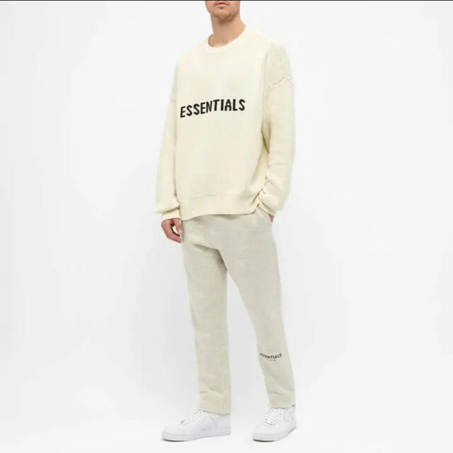 FEAR OF GOD(フィアオブゴッド)のNew Front Logo Sweater ESSENTIALS メンズのトップス(ニット/セーター)の商品写真