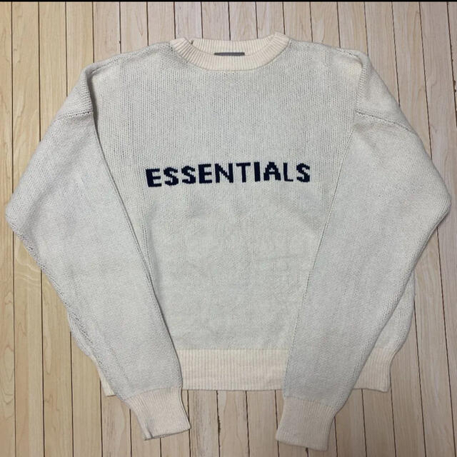 FEAR OF GOD(フィアオブゴッド)のNew Front Logo Sweater ESSENTIALS メンズのトップス(ニット/セーター)の商品写真