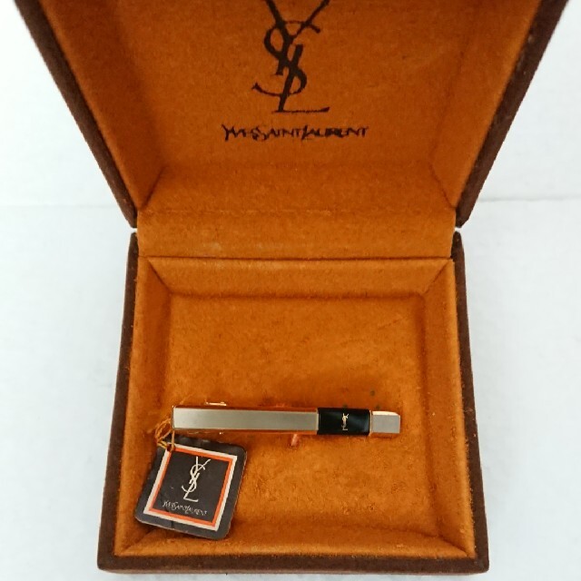 Yves Saint Laurent Beaute(イヴサンローランボーテ)のYVES SAINT LAURENT タイピン メンズのファッション小物(ネクタイピン)の商品写真