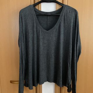 ブランディーメルビル(Brandy Melville)のBRANDY MELVILLE グレー トップス(カットソー(長袖/七分))