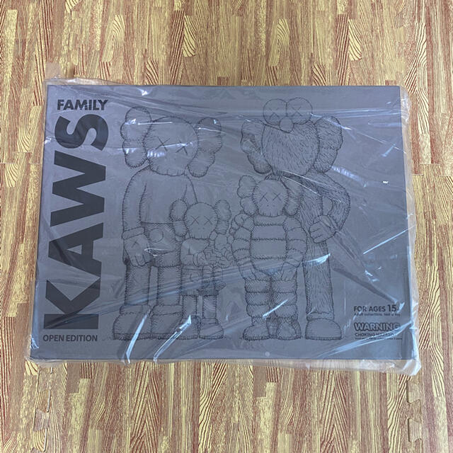 売り切れ必至！ クロロ様専用KAWS FAMILY BROWN / BLUE / WHITE | www