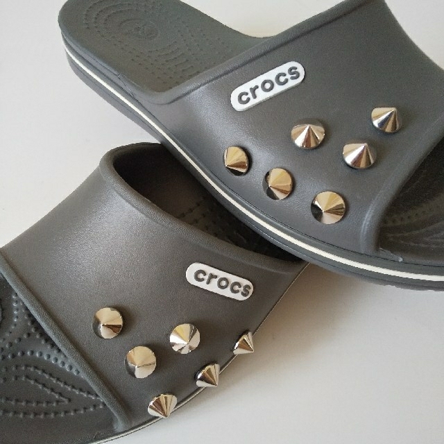 crocs(クロックス)のシルバースタッズ丸型　12個　クロックス用ジャムチャームズ レディースのアクセサリー(その他)の商品写真